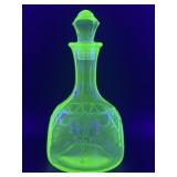 (L) Vintage ANCHOR HOCKING Uranium Glass Cameo