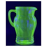 (K) Vintage ANCHOR HOCKING Uranium Glass Cameo