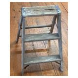 2ï¿½ Wooden Step Ladder