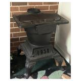 Cast Iron Atlanta Antique Stove 23ï¿½ x 21ï¿½ x 19ï¿½