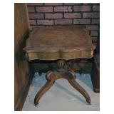 Antique Wooden Victorian Pedistal Table 25ï¿½'x