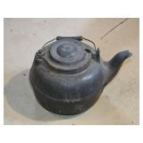 Antique Cadt Iron #8 Tea Kettle (rusted inside)