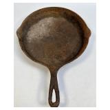 (A) 10.5ï¿½ Cast Iron Skillet #8 Needs Cleaning