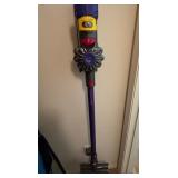 K - DYSON CORDLESS VACUUM CLEANER (O51)