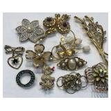 V - LOT OF COSTUME JEWELRY BROOCHES (J60)