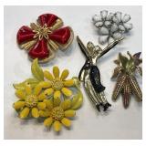 V - LOT OF COSTUME JEWELRY BROOCHES (J13)