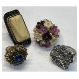 V - LOT OF 4 COSTUME JEWELRY RINGS (J14)