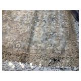 V - LACE TABLE RUNNER (B62)