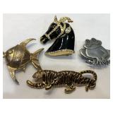 V - MIXED LOT OF COSTUME JEWELRY BROOCHES