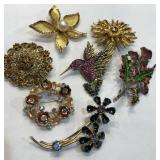 V - LOT OF COSTUME JEWELRY BROOCHES (J56)
