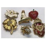 V - LOT OF COSTUME JEWELRY BROOCHES (J21)