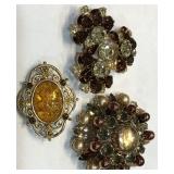 V - LOT OF 3 COSTUME JEWELRY BROOCHES (J37)