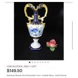 V - LOT OF COLLECTIBLE VASES & PITCHERS (B82)
