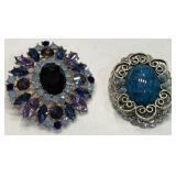V - LOT OF 2 COSTUME JEWELRY BROOCHES (J39)
