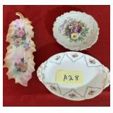 V - 3 PIECES VINTAGE PORCELAIN COLLECTIBLES (A28)