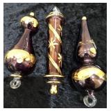 V - 3 PIECES GLASS ORNAMENTS (N82)