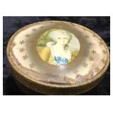 V - VINTAGE COLLECTIBLE PLATE (N83)