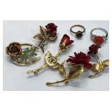 V - MIXED LOT OF BROOCHES & RINGS (J51)