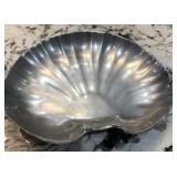 V - WILTON SERVING DISH (B117)