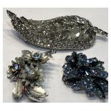 V - LOT OF 3 AUSTRIAN CRYSTAL BROOCHES (J17)