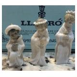 V - LOT OF 3 LLADRO FIGURINES (105)