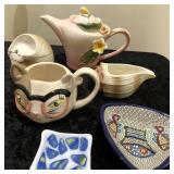 V - CERAMIC TEAPOT, CAT MUG & COLLECTIBLES (N105)