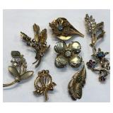 V - LOT OF COSTUME JEWELRY BROOCHES (J48)