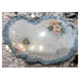 V - VINTAGE PORCELAIN PLATE (B113)