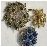 V - 3 PIECES VINTAGE AVON BROOCHES (J78)