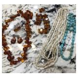 V - MIXED LOT OF COSTUME JEWELRY (B142)