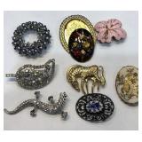 V - LOT OF COSTUME JEWELRY BROOCHES (J5)