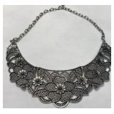 V - COSTUME JEWELRY COLLAR NECKLACE (J77)
