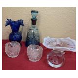 V - MIXED LOT OF COLLECTIBLE GLASSWARE (B95)