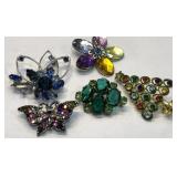 V - LOT OF COSTUME JEWELRY BROOCHES (J28)