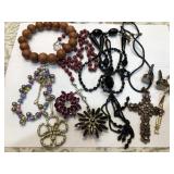 V - MIXED LOT OF COSTUME JEWELRY (J59)