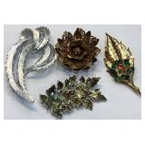 V - LOT OF 4 COSTUME JEWELRY BROOCHES (J42)