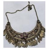 V - COSTUME JEWELRY NECKLACE (J36)