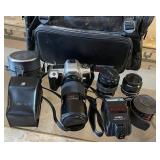 P - MINOLTA CAMERA W/ ACCESSORIES & CAMERA BAG
