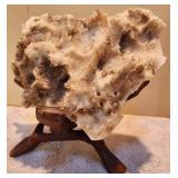 P - COLLECTIBLE QUARTZ ON STAND (R28)