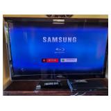 Q - SAMSUNG 55"TV W/ REMOTE, DVD PLAYER