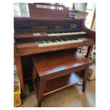 W - LOWREY PARADE M-375 ORGAN W/ BENCH (E54)