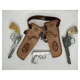 777 - LOT OF VINTAGE TOY CAP GUNS, HOLSTERS, BELT