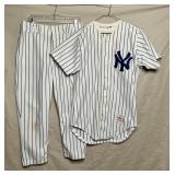 777 - NEW YORK YANKEES BASEBALL UNIFORM