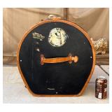 777 - LARGE ANTIQUE LEATHER HAT BOX - 18"X 18" X 9