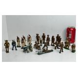 777 - LARGE LOT OF ANTIQUE WW1 LEAD TOY SOLDIERS -