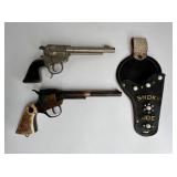 777 - LARGE VINTAGE METAL CAP GUNS & HOLSTER