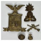 777 - LOT OF ANTIQUE MILITARY BADGES & PINS - HAT