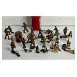 777 - HUGE LOT OF ANTIQUE LEAD TOY SOLDIERS