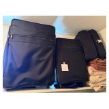 K - 3 PIECES OF LUGGAGE & BLANKETS (M13)