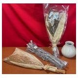 43 - NEW WMC 3 DRIED BUNDLES & CERAMIC VASE (N131)